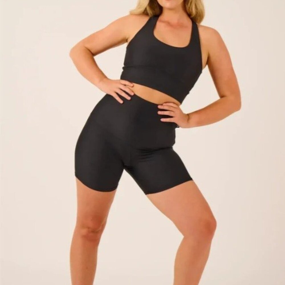 Performance Extra High Waisted Booty Shorts
